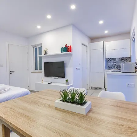Large Penthouse With Spacious Terrace In By 360 Estates * Il-Furjana